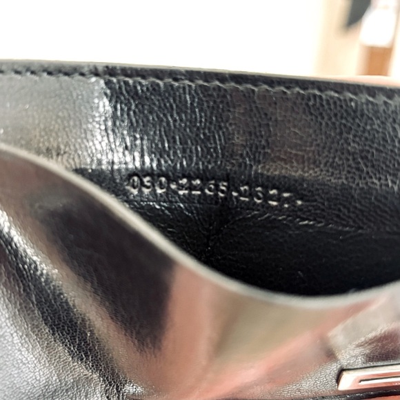 GUCCI
Vintage Leather Card Holder - Picture 5 of 6